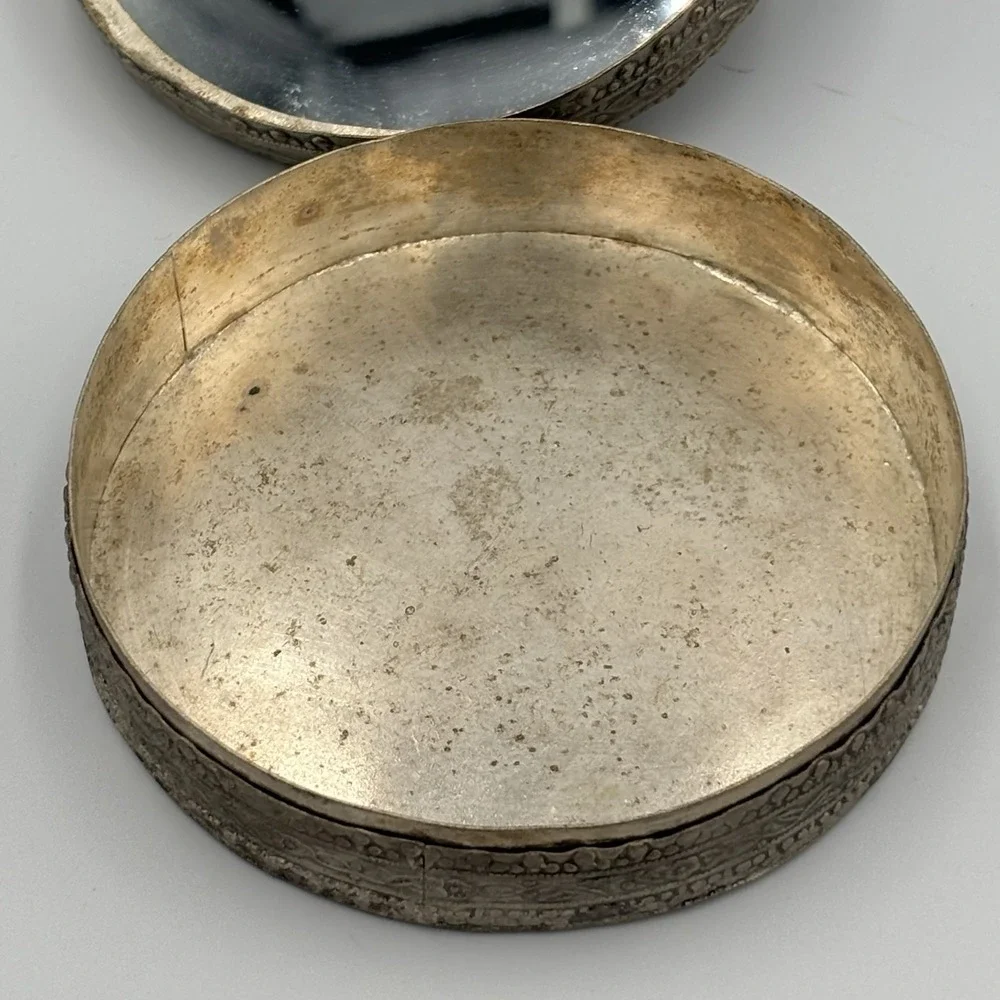 Vintage Metal Silver Tone Jewelry Trinket‎ Pill Box Oriental Etched
